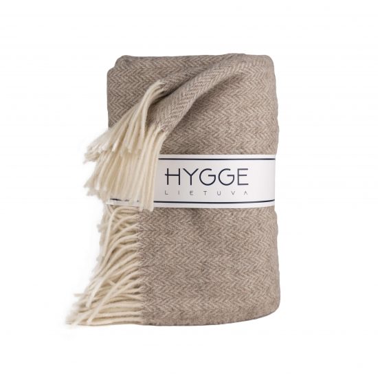 Šviesios smėlio spalvos jaukus pledas