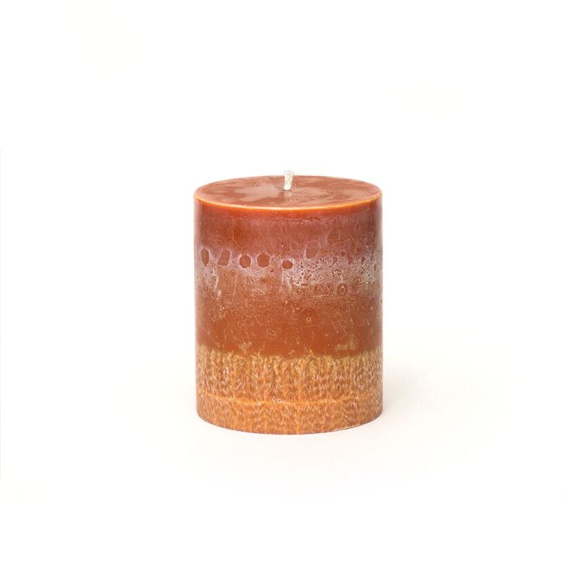 Oranžinė bekvapė žvakė Oranžinė bekvapė žvakė